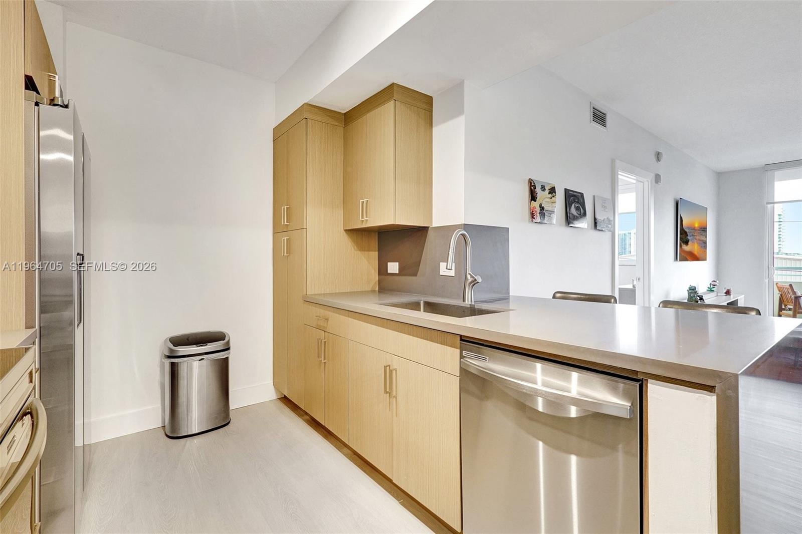 VENTURE AT AVENTURA EAST - Residential Lease