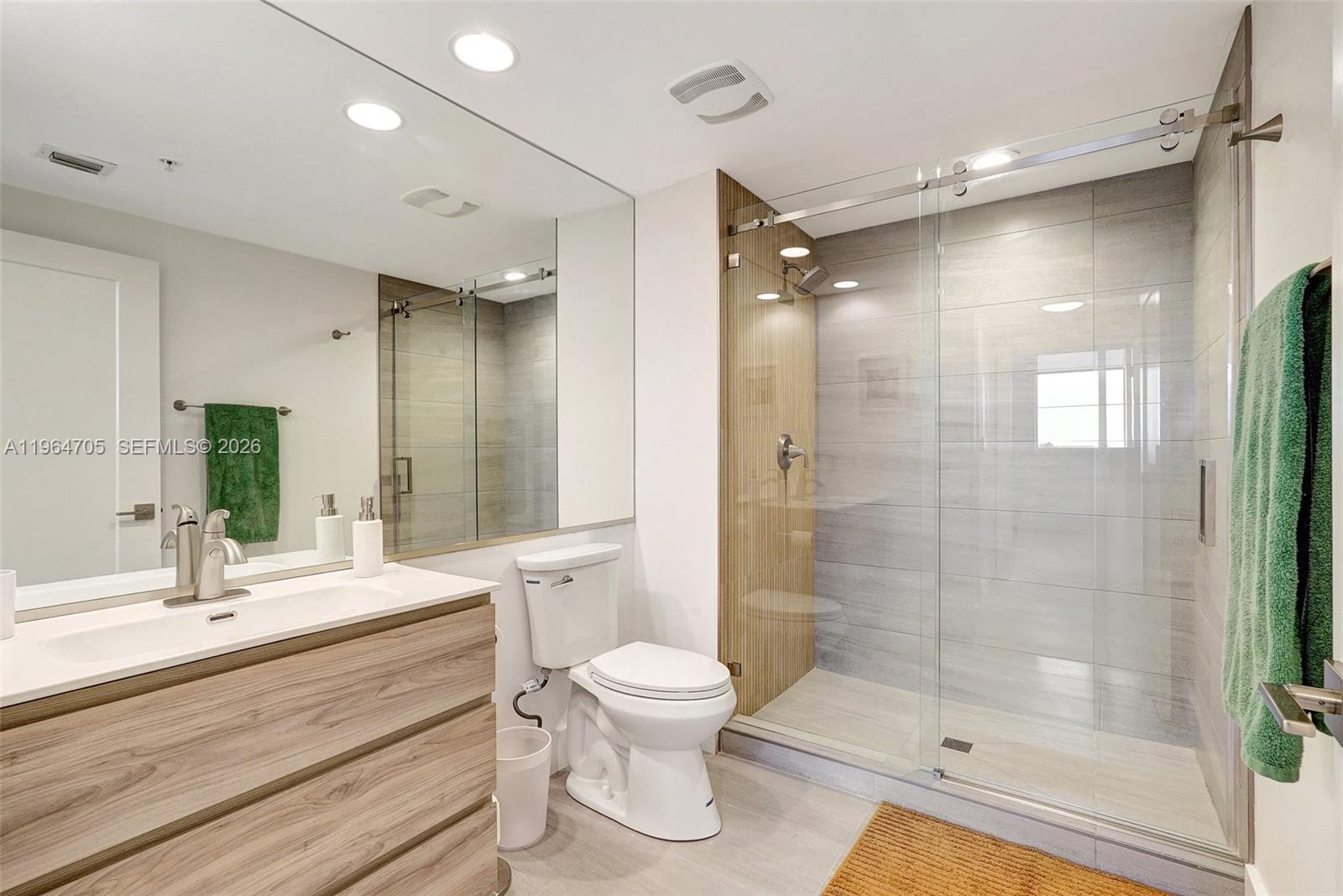 VENTURE AT AVENTURA EAST - Residential Lease