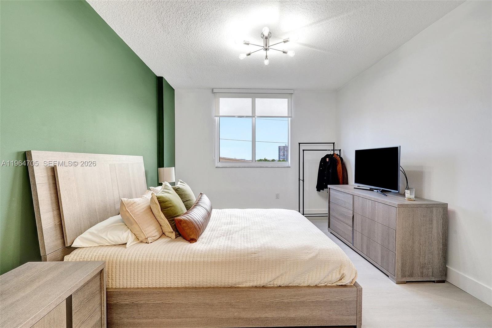 VENTURE AT AVENTURA EAST - Residential Lease