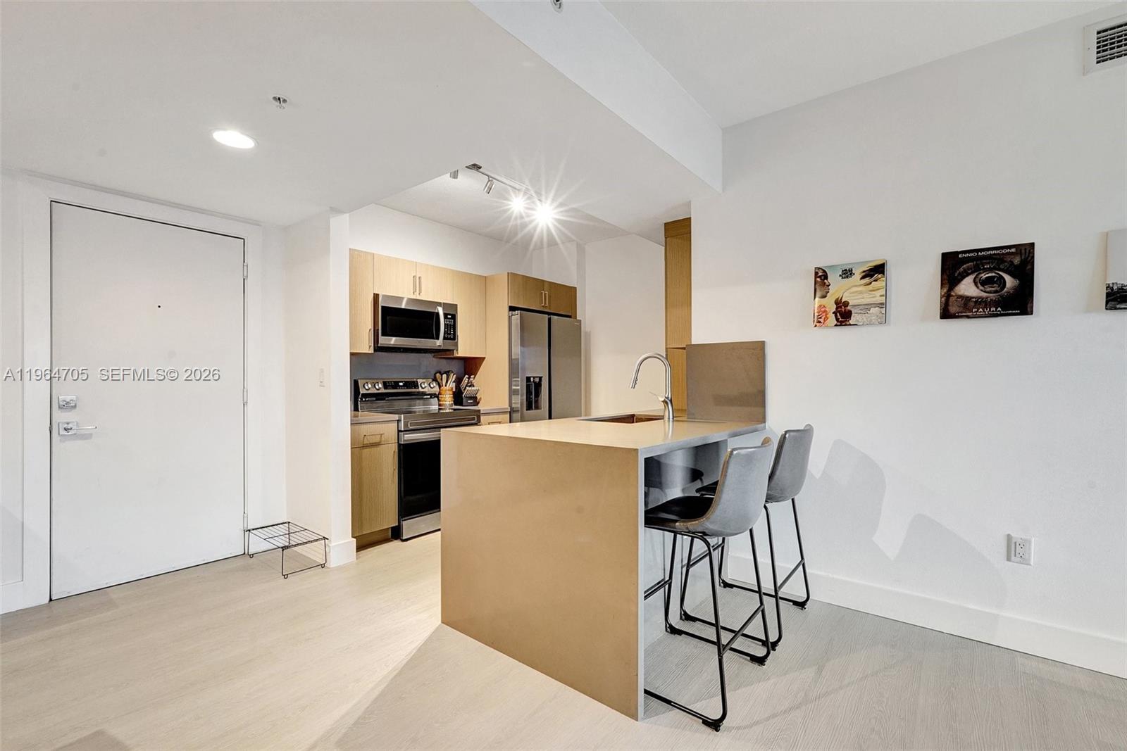 VENTURE AT AVENTURA EAST - Residential Lease