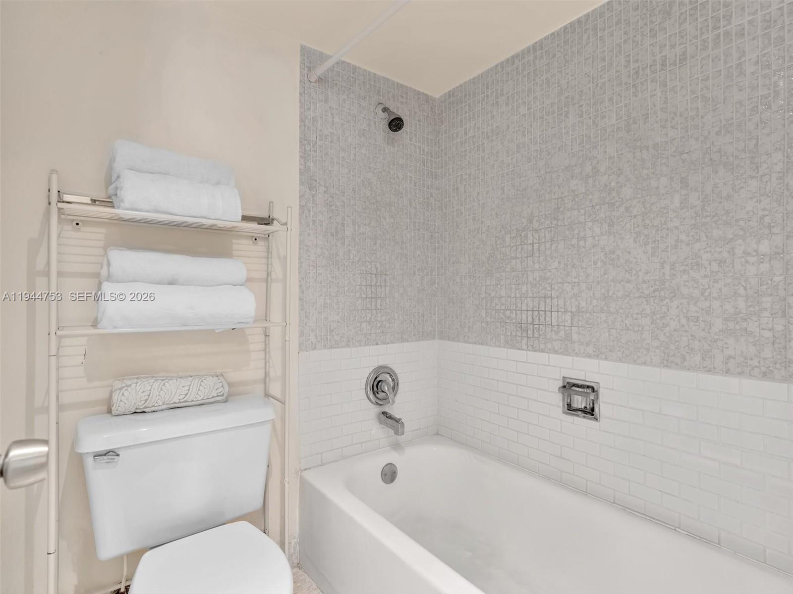 BISCAYA IV CONDO - Residential