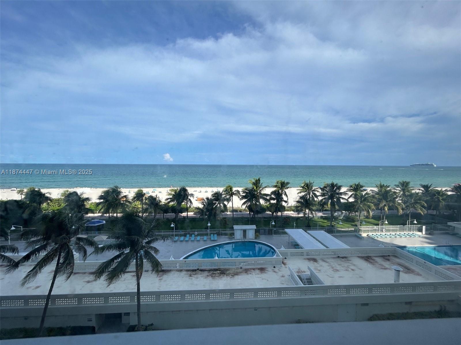 2899 Collins Ave 731