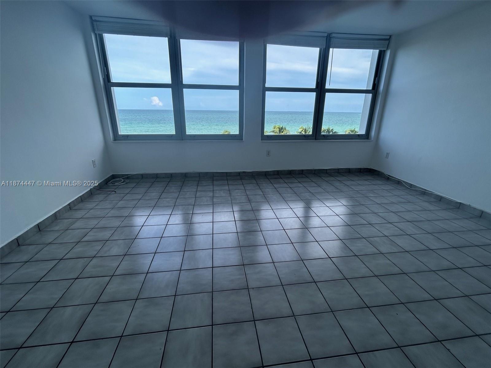 2899 Collins Ave 731
