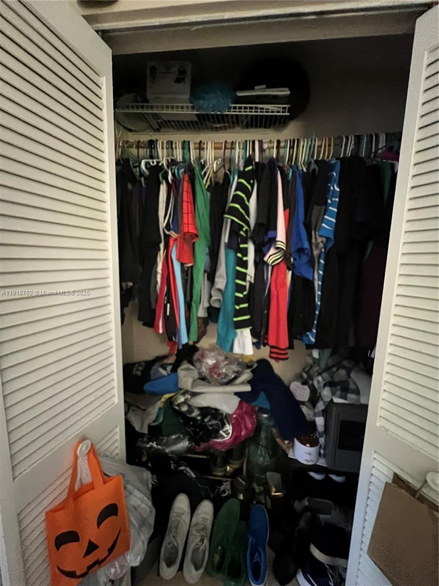 LAKES MEADOW VILG HOMES C - Residential