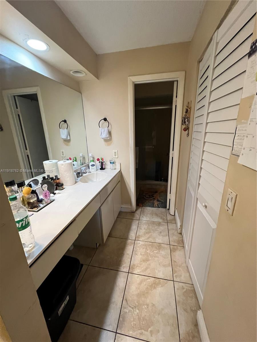 LAKES MEADOW VILG HOMES C - Residential