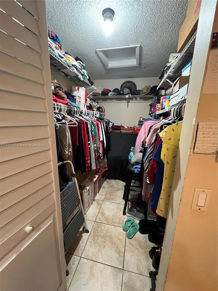 LAKES MEADOW VILG HOMES C - Residential