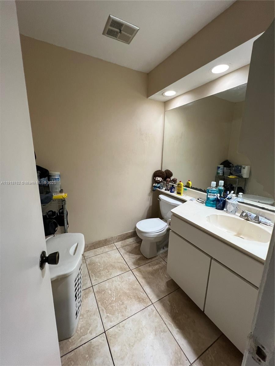 LAKES MEADOW VILG HOMES C - Residential