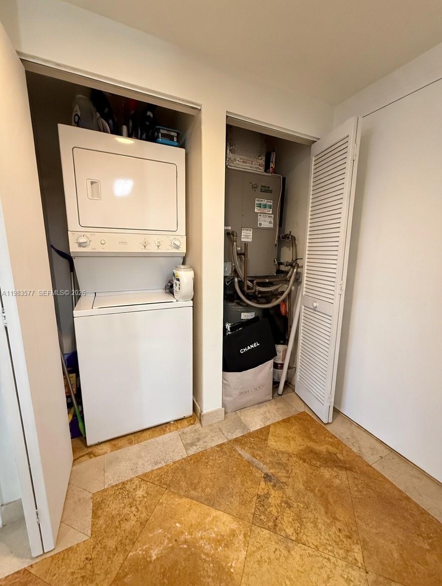 2475 Brickell Ave 2003