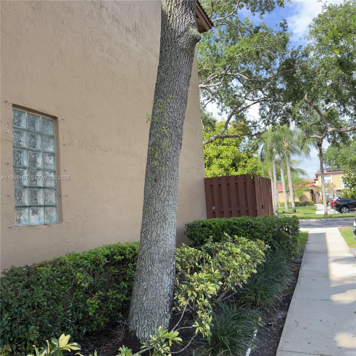 EMERALD COURTS - OPAL CRE - Residential