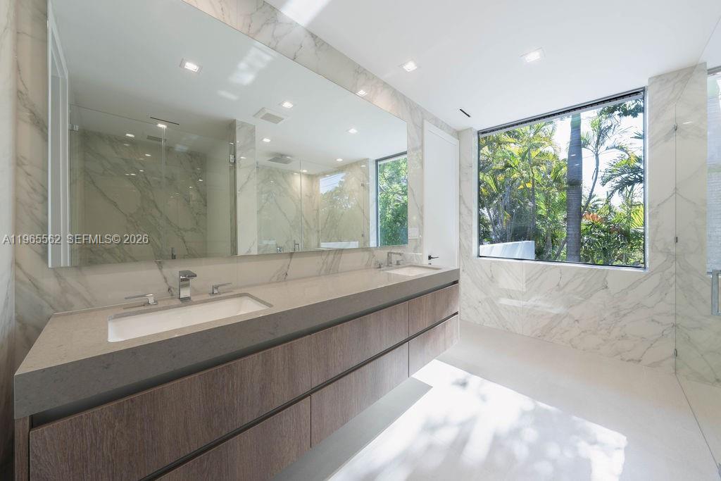 BAY HEIGHTS - Residential