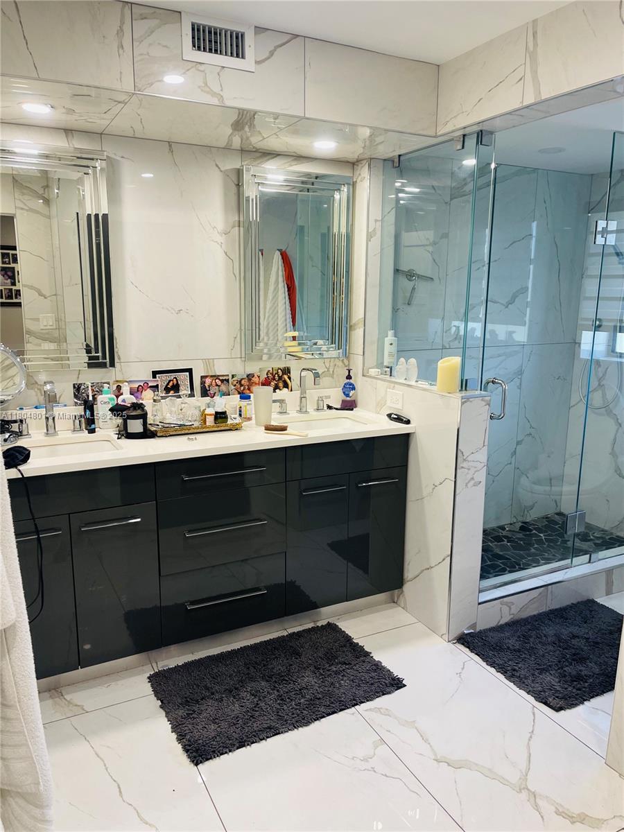 GARDENS OF LAKEWOOD CONDO - Residential