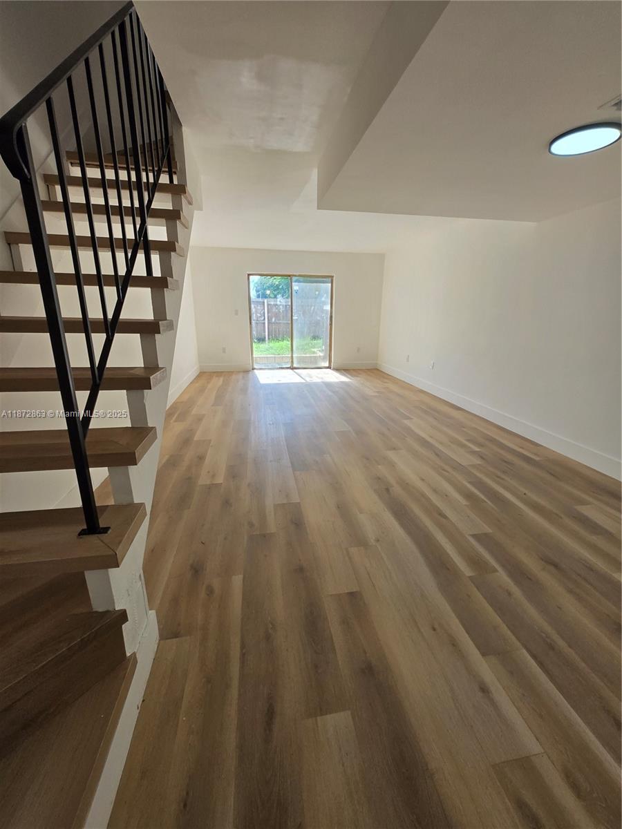 CORNERS KENDALL LAKES - Residential