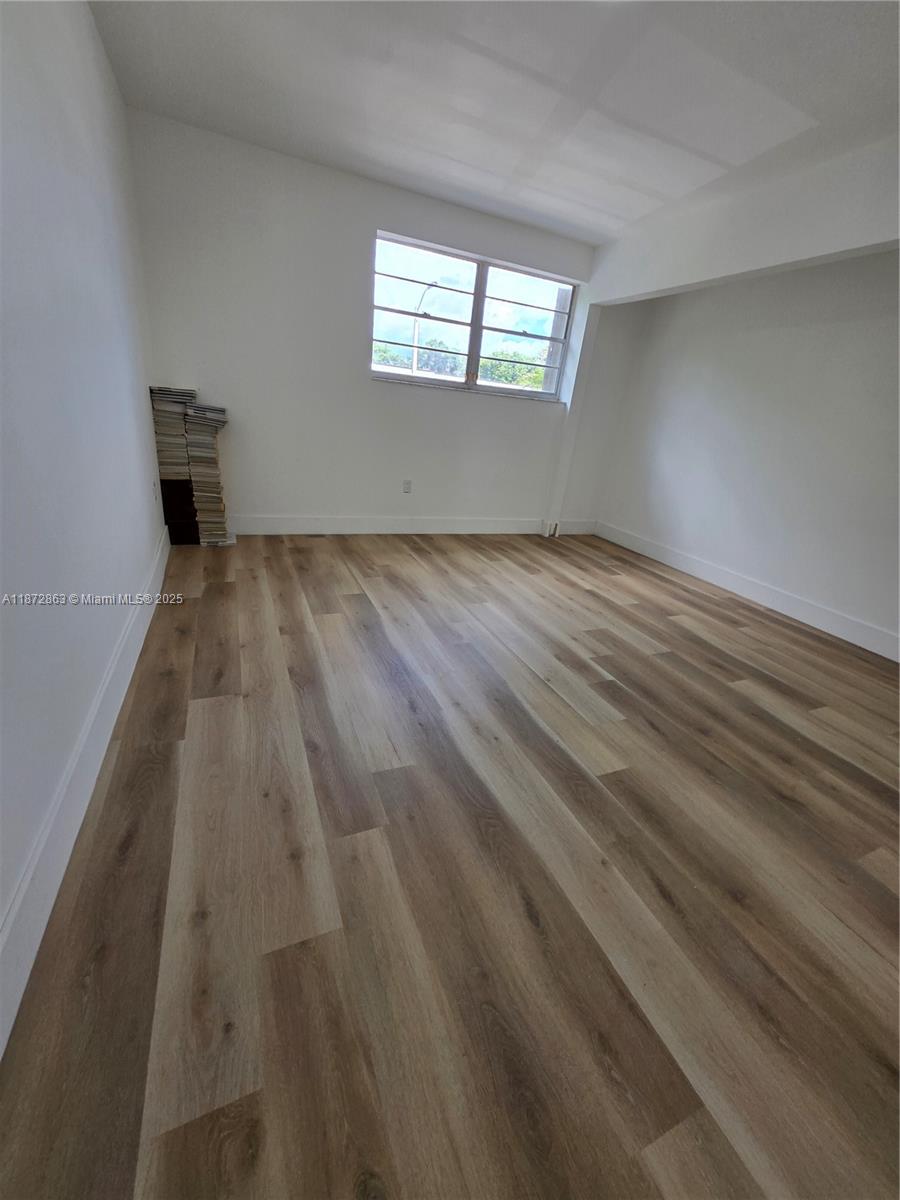 CORNERS KENDALL LAKES - Residential