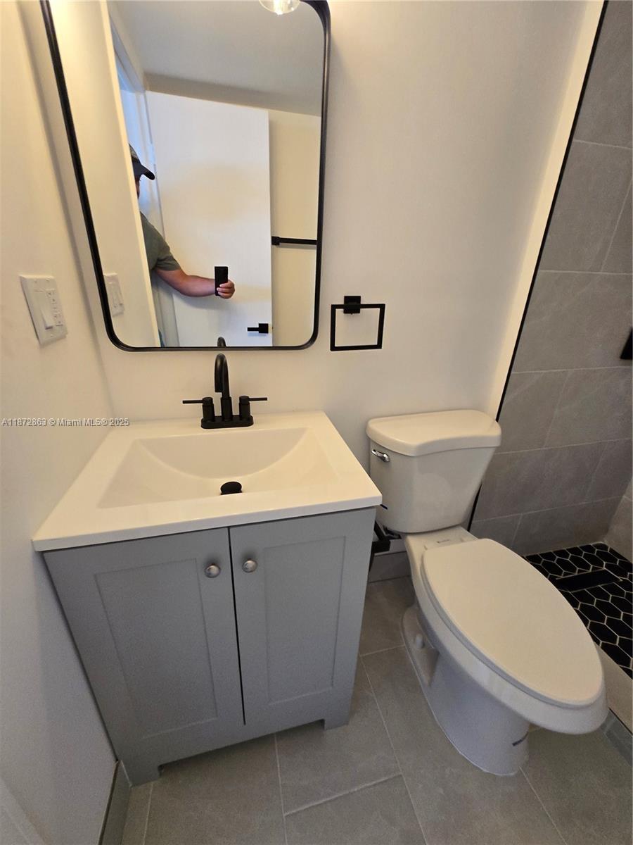 CORNERS KENDALL LAKES - Residential