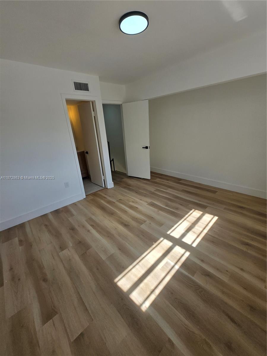 CORNERS KENDALL LAKES - Residential