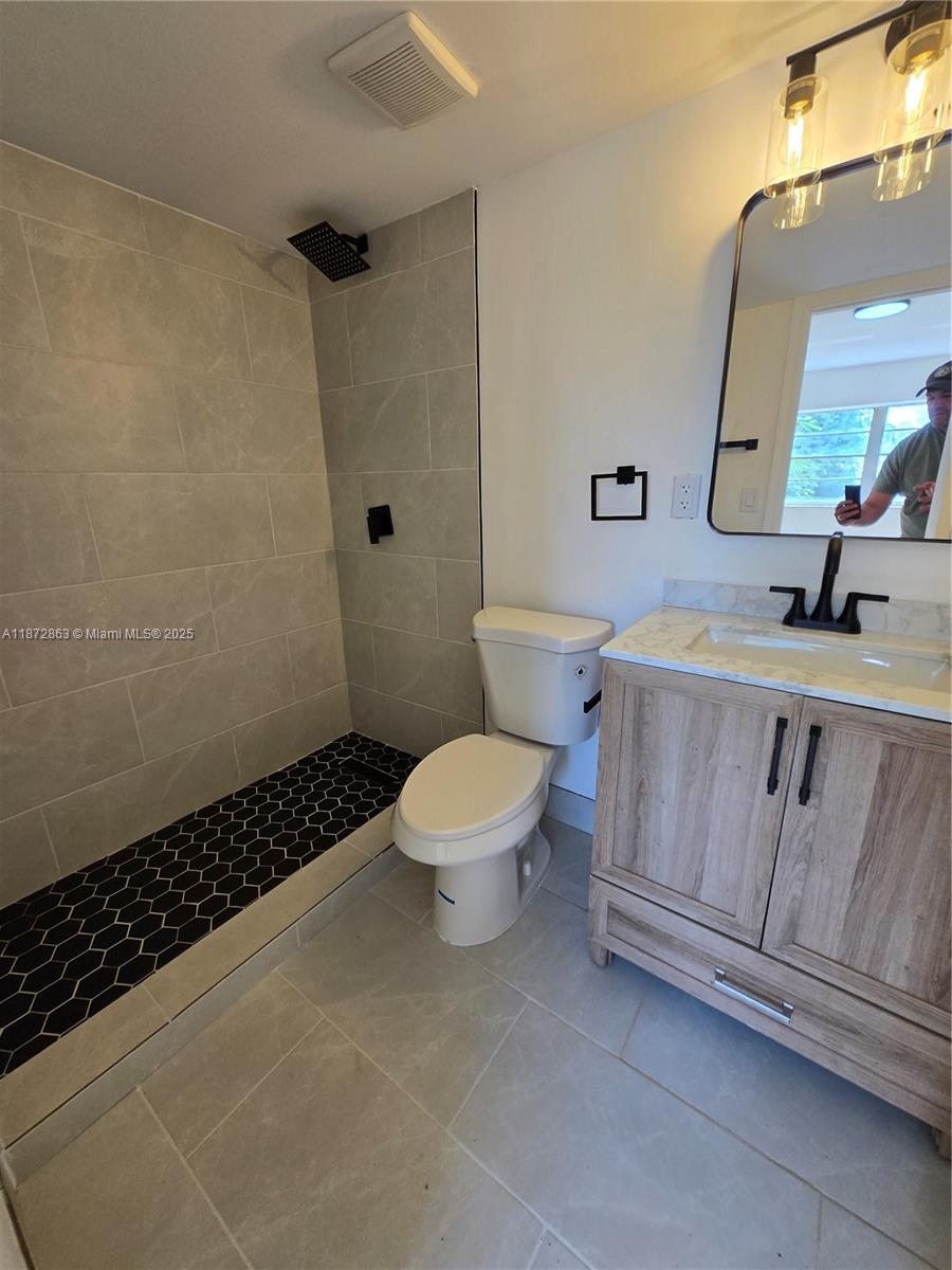 CORNERS KENDALL LAKES - Residential