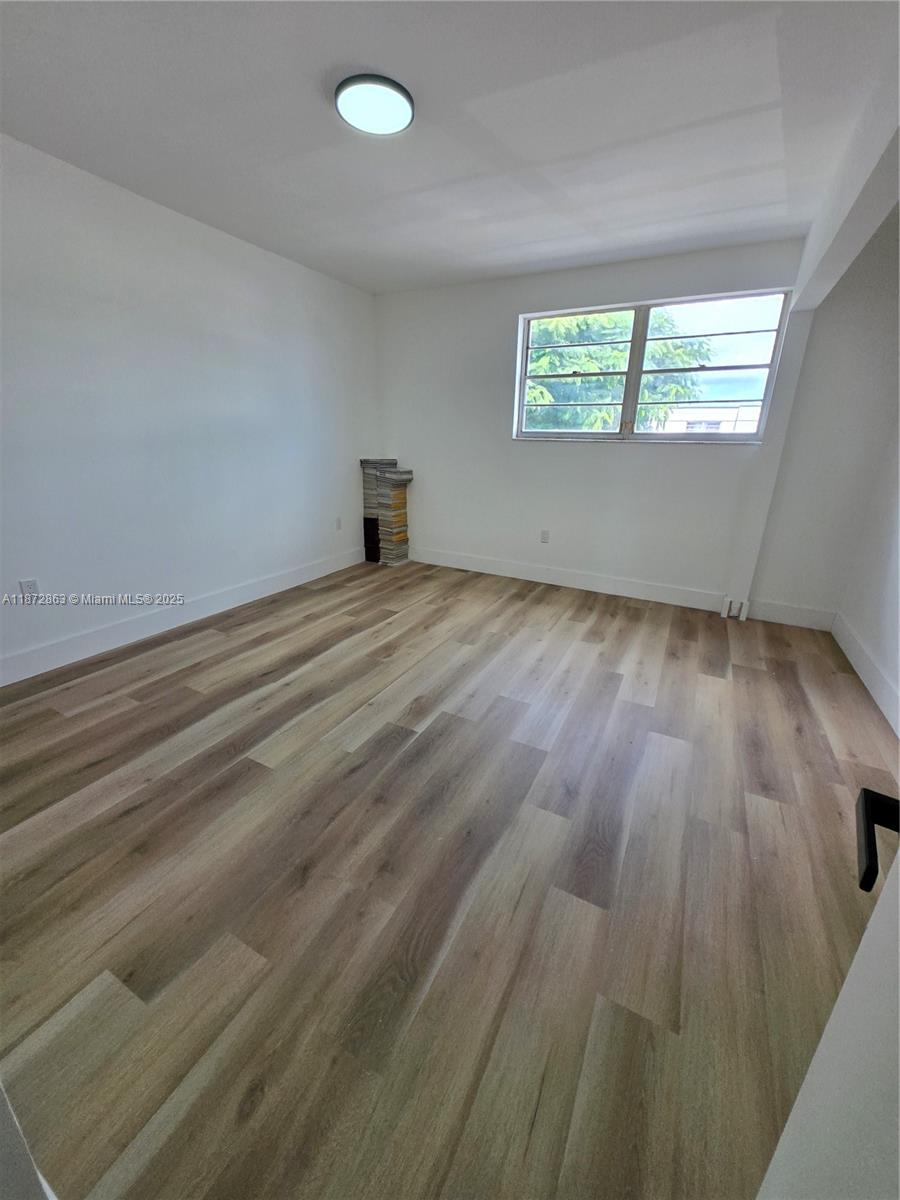 CORNERS KENDALL LAKES - Residential