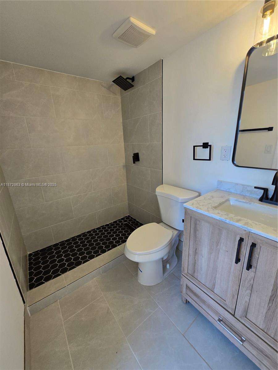 CORNERS KENDALL LAKES - Residential