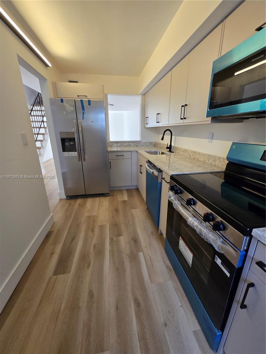 CORNERS KENDALL LAKES - Residential