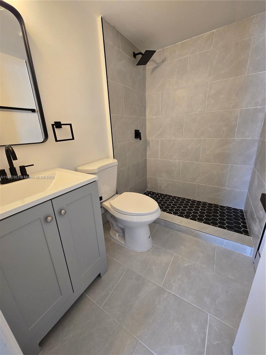 CORNERS KENDALL LAKES - Residential