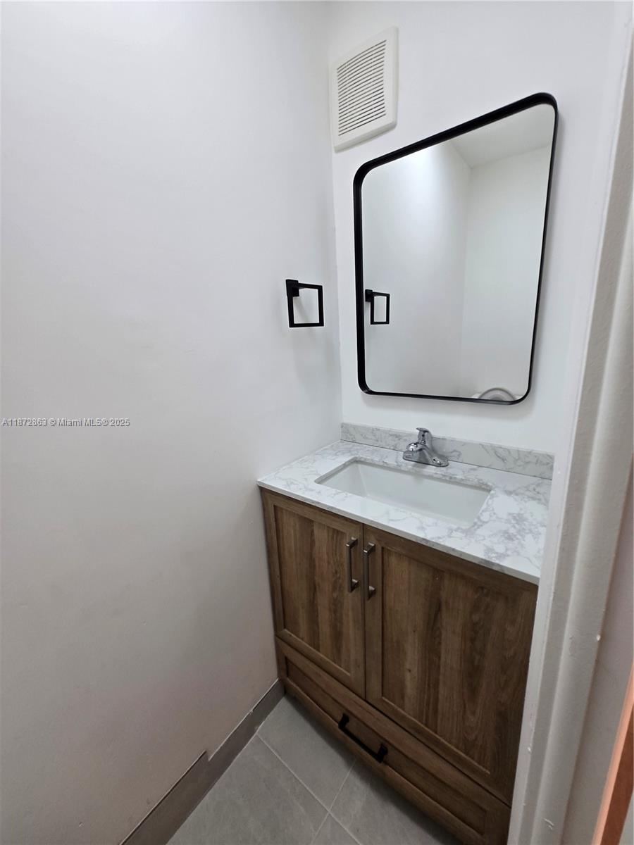 CORNERS KENDALL LAKES - Residential