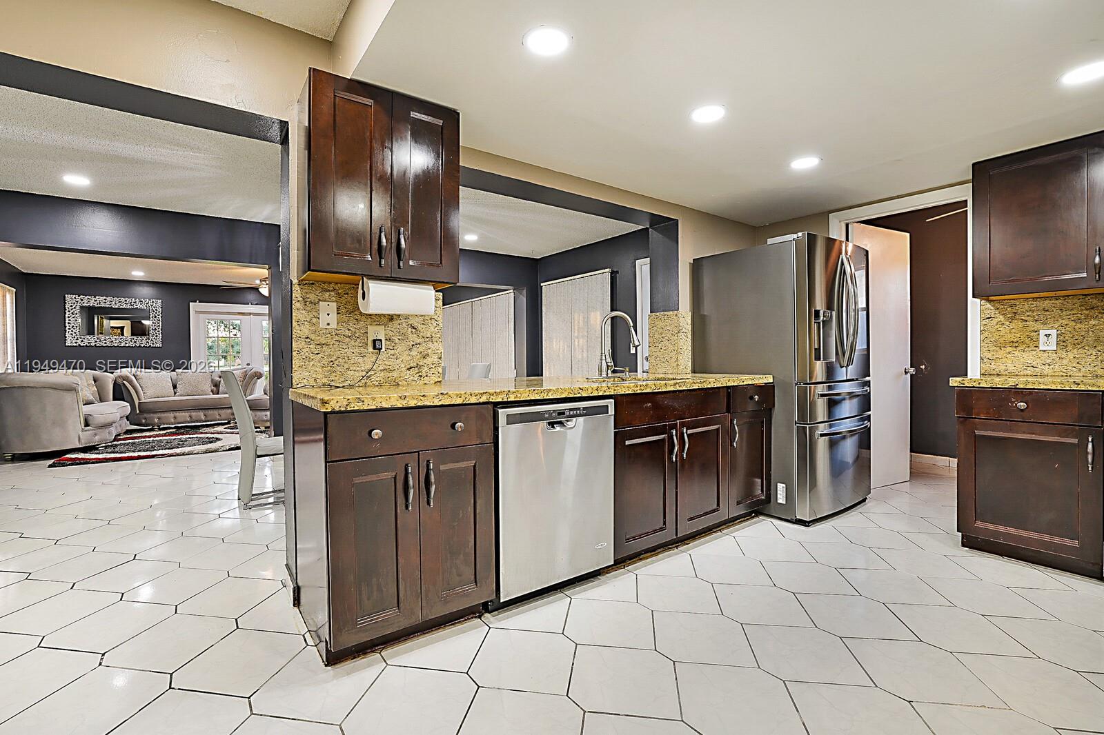 RAINBOW LAKES - Residential