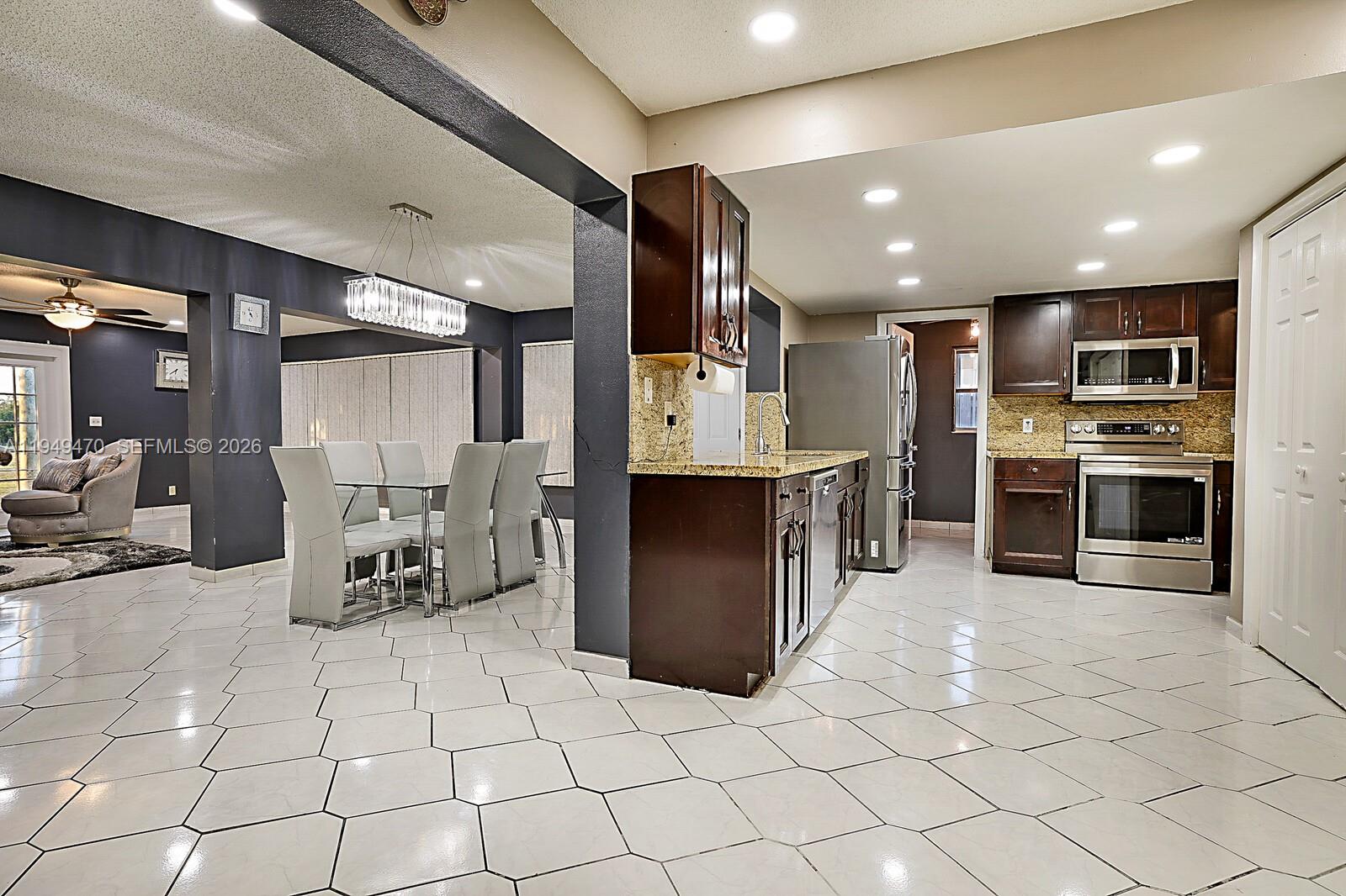 RAINBOW LAKES - Residential