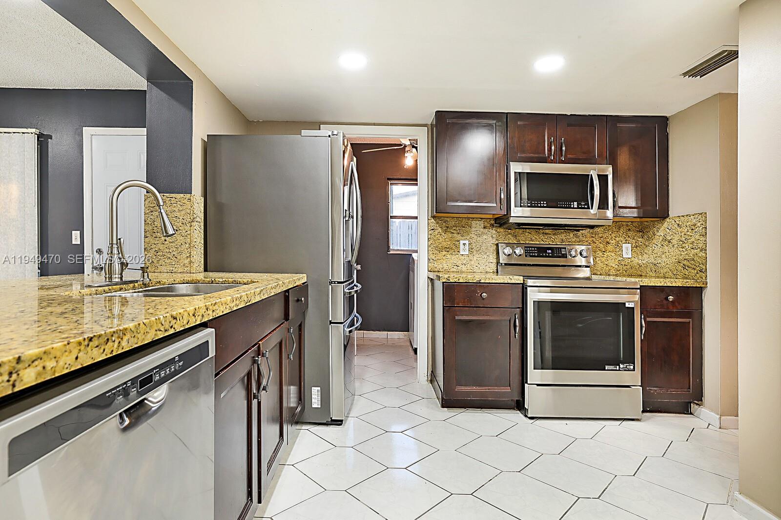 RAINBOW LAKES - Residential