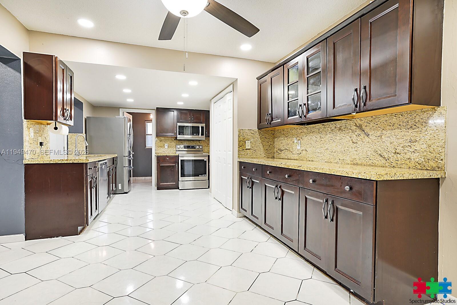 RAINBOW LAKES - Residential