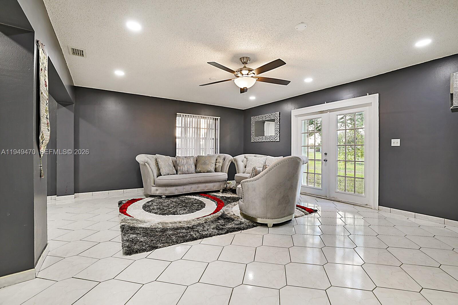 RAINBOW LAKES - Residential