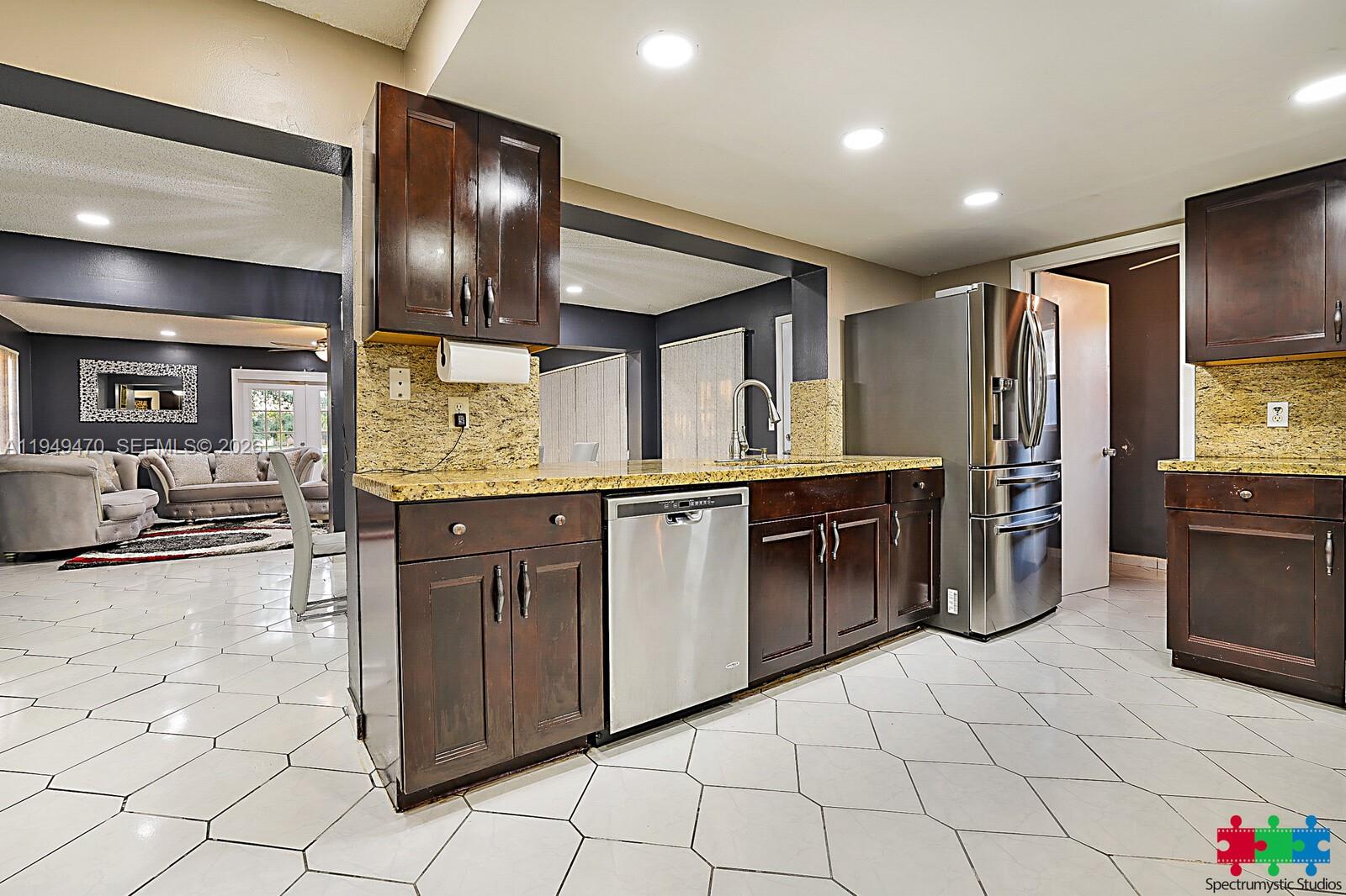 RAINBOW LAKES - Residential