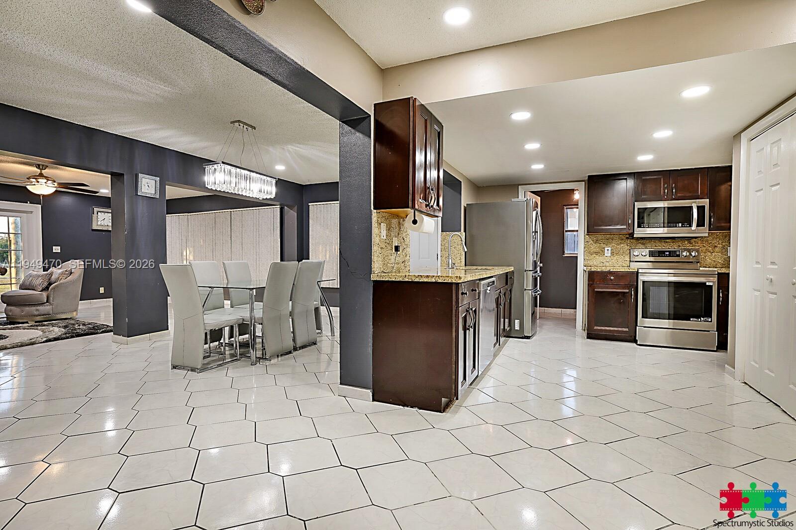 RAINBOW LAKES - Residential