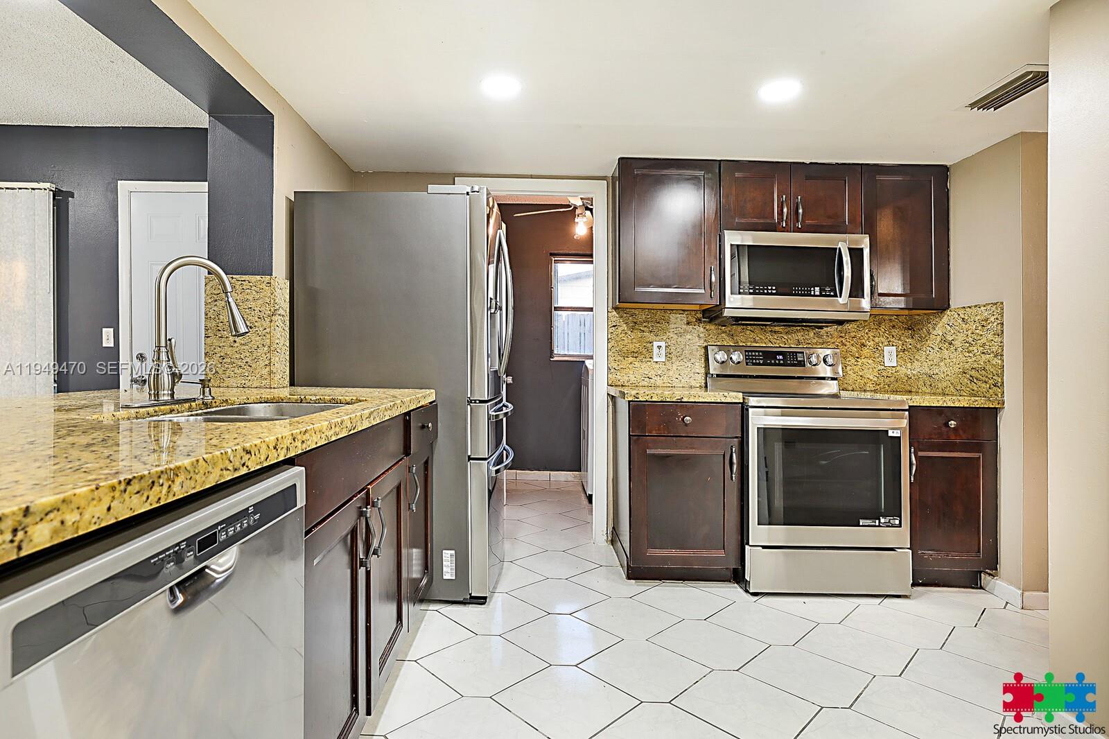 RAINBOW LAKES - Residential