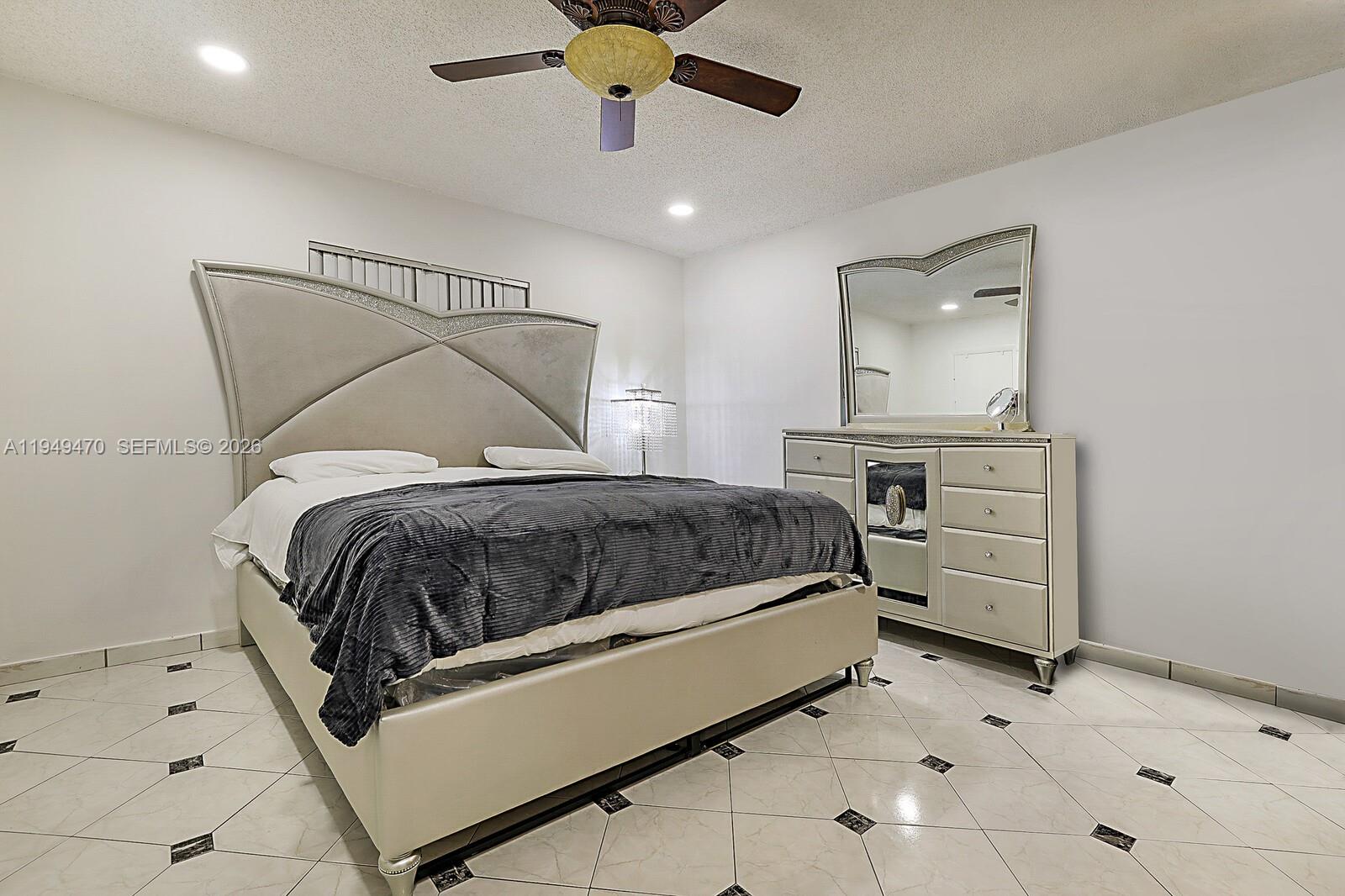 RAINBOW LAKES - Residential