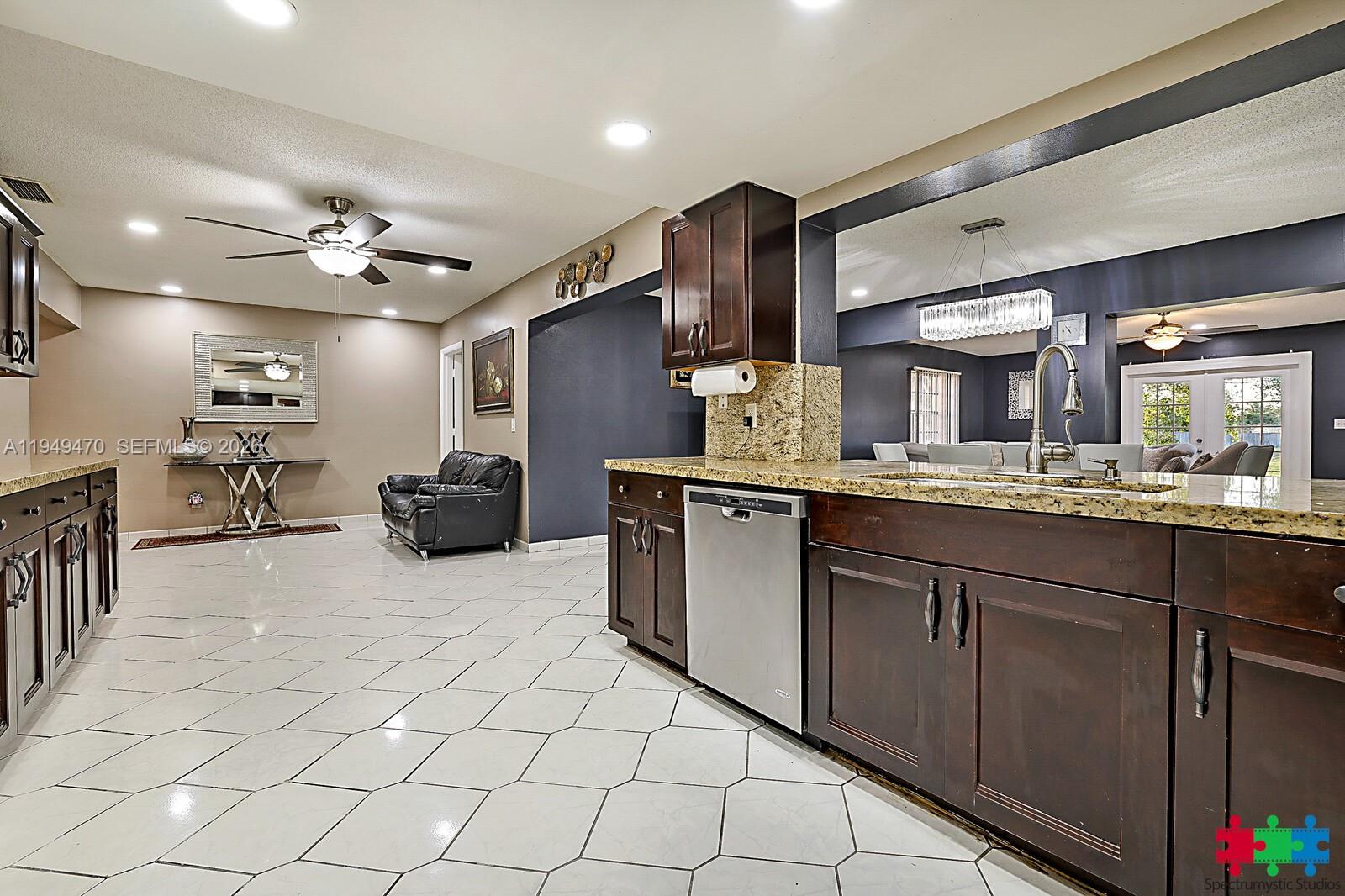 RAINBOW LAKES - Residential