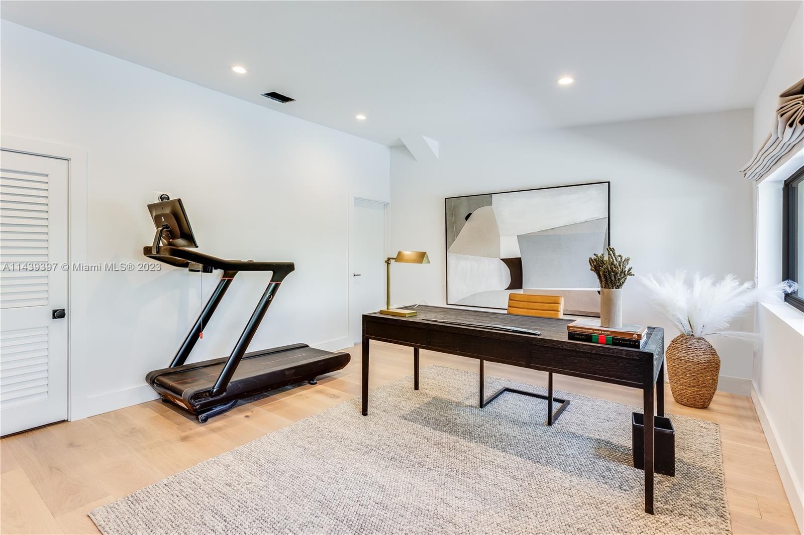 LA GORCE GOLF SUB - Residential