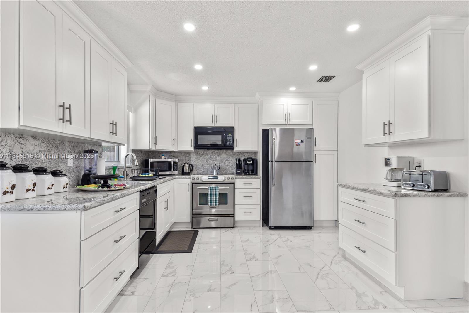 FLORESTA ESTATES - Residential Lease