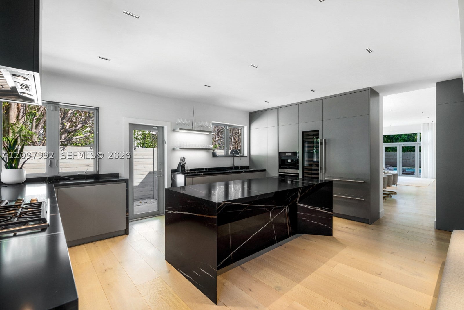 123 W Dilido Dr