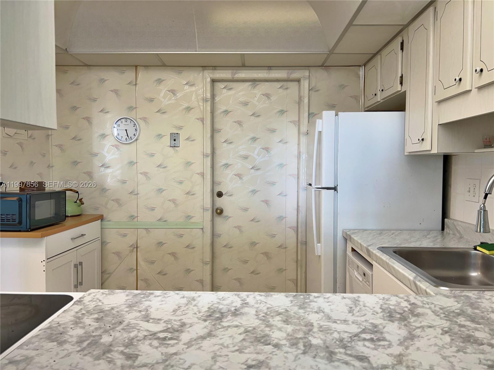 IMPERIAL TOWERS NORTH CON - Residential Lease