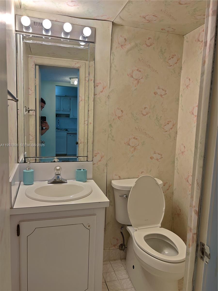 IMPERIAL TOWERS NORTH CON - Residential Lease