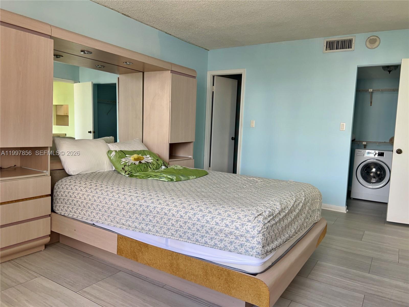 IMPERIAL TOWERS NORTH CON - Residential Lease