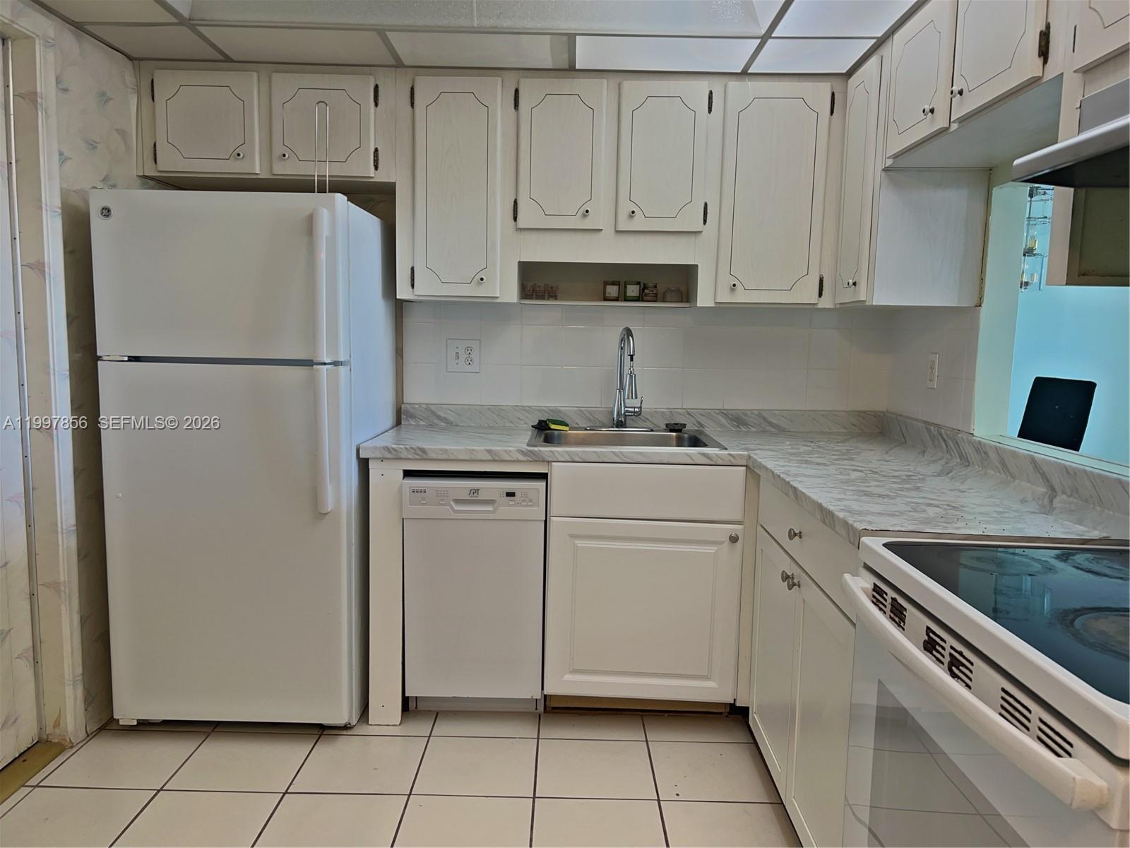 IMPERIAL TOWERS NORTH CON - Residential Lease