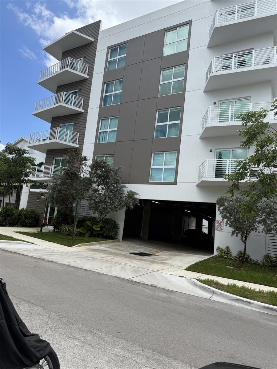 AESTHETIC APARTMENTS - Residential Lease