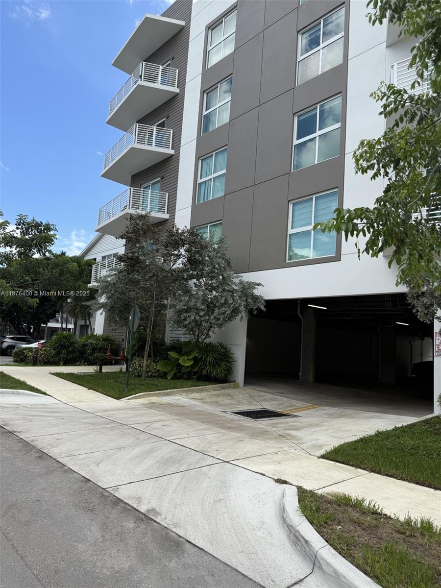 AESTHETIC APARTMENTS - Residential Lease