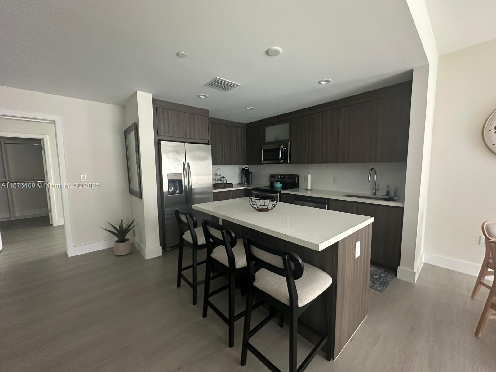 AESTHETIC APARTMENTS - Residential Lease