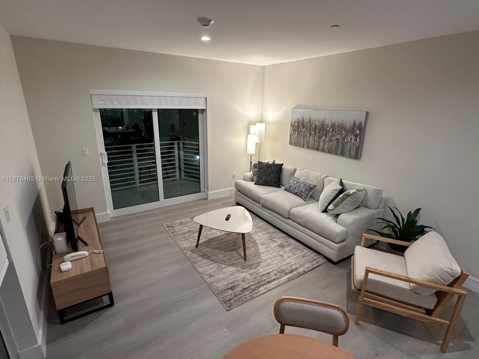 AESTHETIC APARTMENTS - Residential Lease