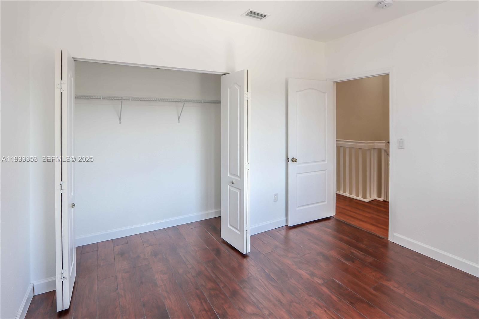 EMERALD LAKES - Residential