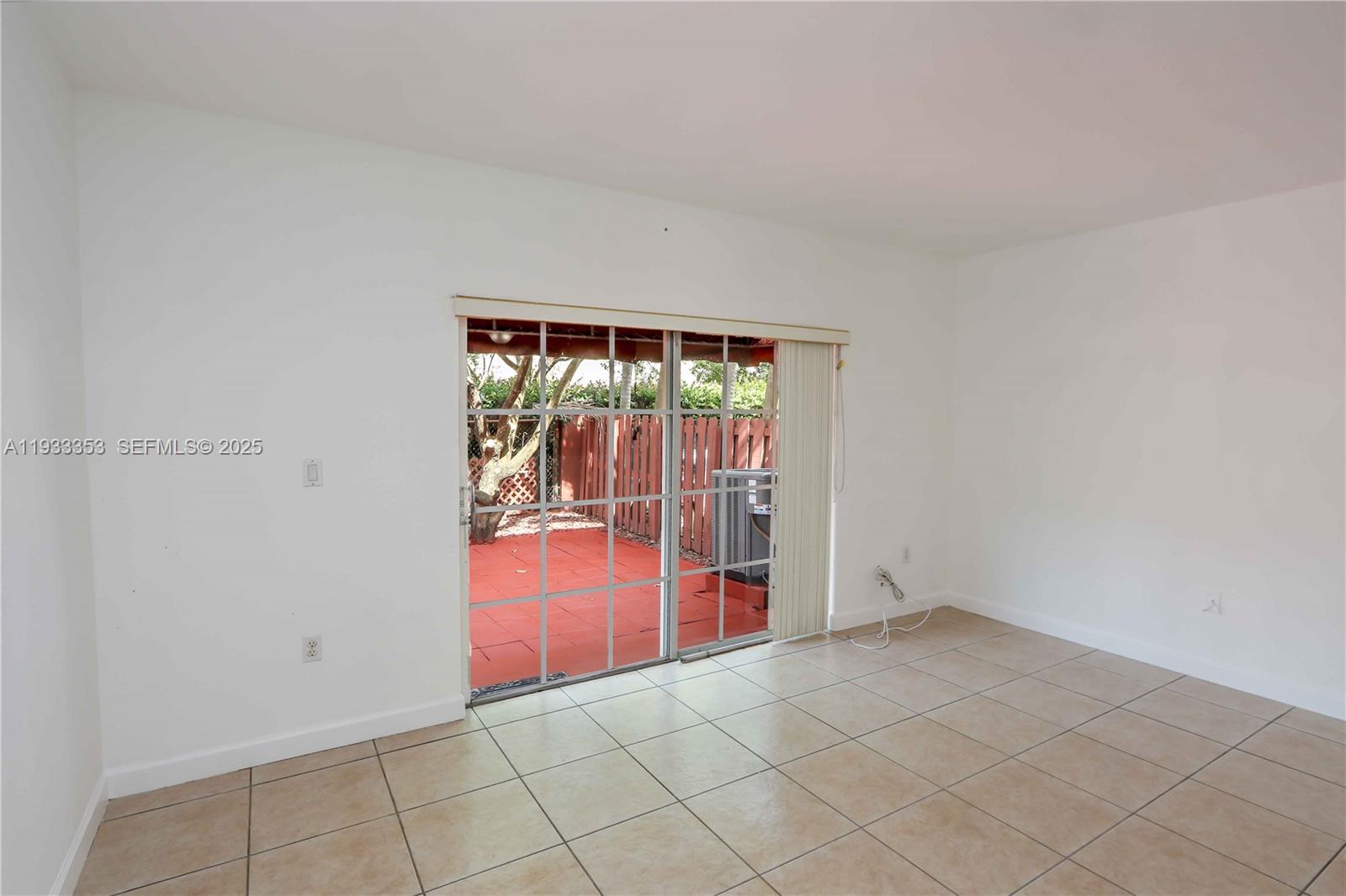 EMERALD LAKES - Residential