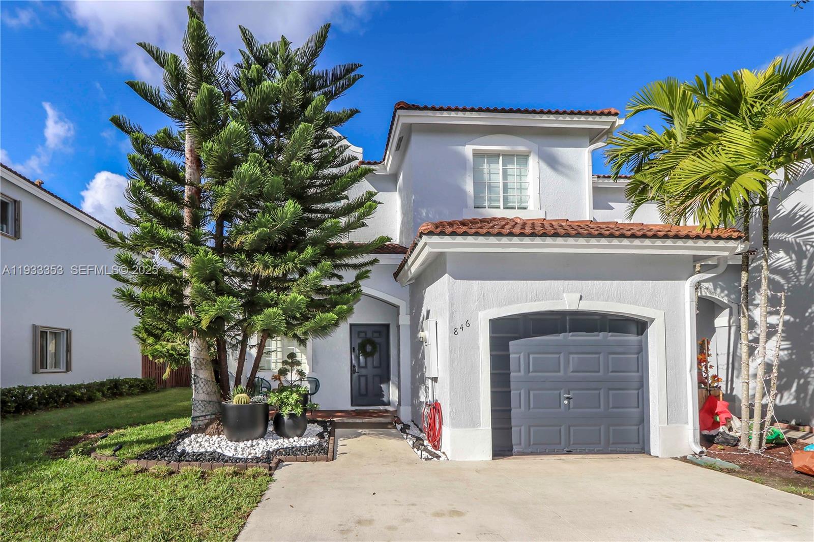 EMERALD LAKES - Residential