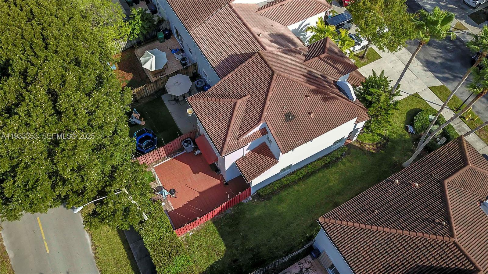 EMERALD LAKES - Residential